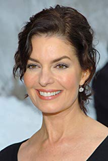 How tall is Sela Ward?